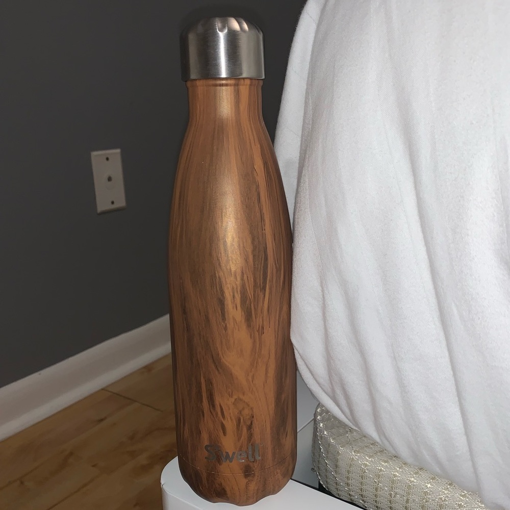 Swell water bottle